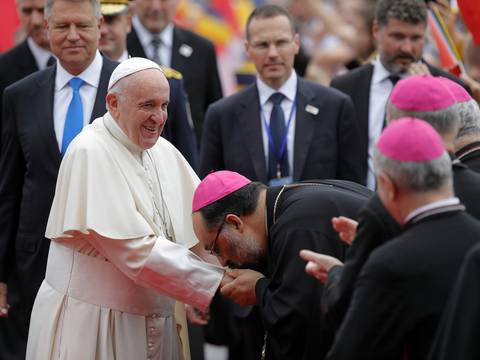 Francisco visita Rumanía a 20 años de histórica visita papal
