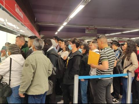 Alcalde Santiago Guarderas minimiza problemas en el Metro de Quito y pide a usuarios que vayan más temprano