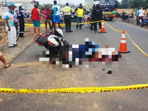Ocupantes de motociclista mueren al impactarse contra una volqueta; ocurrió en Los Ríos