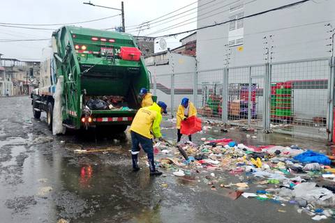Más de 2.000 toneladas de basura se recogieron en Guayaquil durante las lluvias registradas este domingo y lunes 