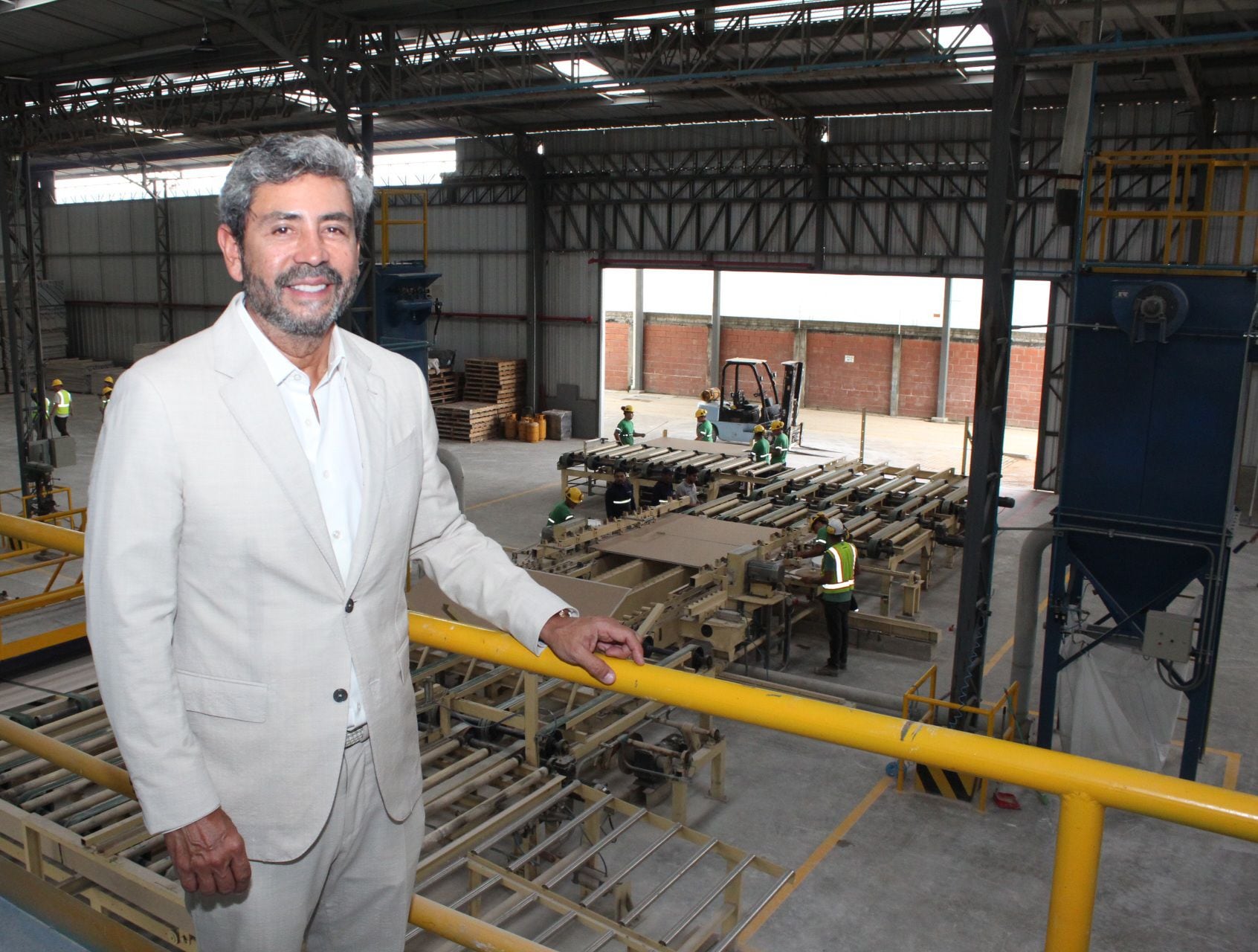 Ni un incendio, ni la crisis de la dolarización evitaron que Edmundo Véjar siga construyendo el legado empresarial de su familia