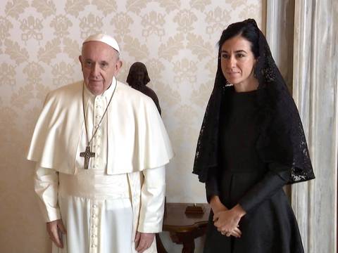 Traje negro y mantilla: esto es lo que establece el ‘dress-code’ para presentarse ante el papa Francisco
