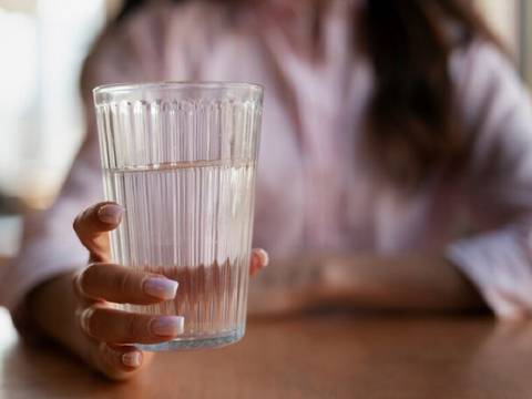 “Tomo más de 5 litros de agua al día, orino mucho, pero no tengo diabetes”: ¿esto es síntoma de un trastorno mental?