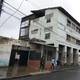 ‘La pared del colegio se desprendió y cayó al taller de mi mamá': intervienen inmuebles en el suroeste de Guayaquil luego de colapso por lluvias