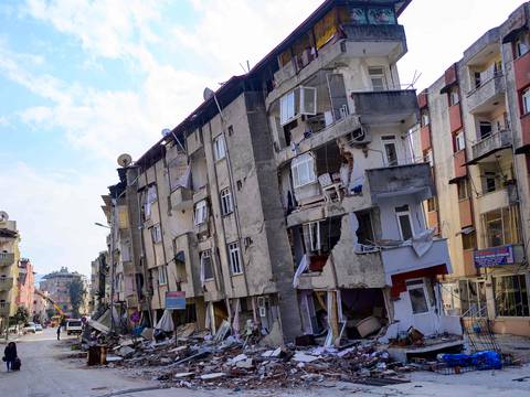 Búsqueda de vidas culmina en mayoría de zonas tras dos semanas del poderoso terremoto en Turquía y Siria