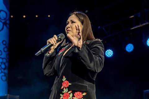 ¿Por qué Ana Gabriel anunció su retiro? La cantante condena la ausencia de libertad en Venezuela, Cuba y Nicaragua en un concierto y luego pide disculpas por su discurso político
