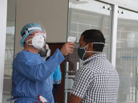 Hospital temporal de Quito recibe ahora a pacientes más graves de COVID-19