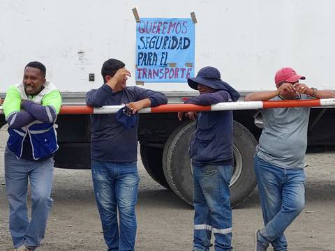 Transportistas de contenedores de carga de exportación reclaman por seguridad, dicen ser víctimas de ‘vacunadores’     