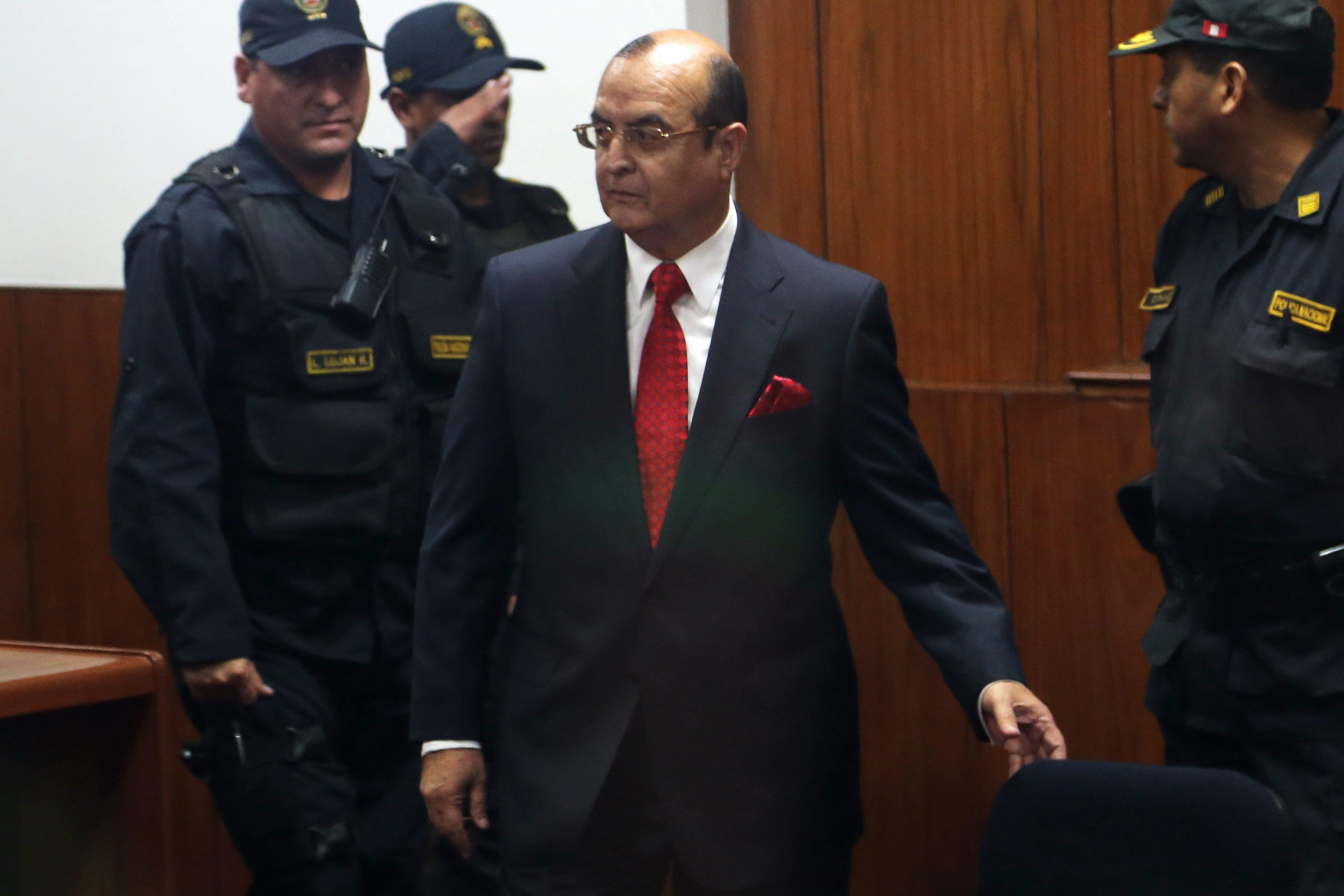 Vladimiro Montesinos, asesor de Alberto Fujimori, volverá a prisión especial