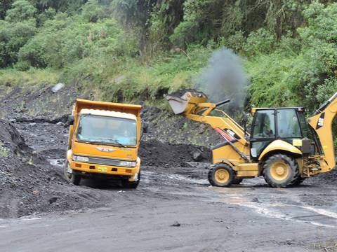 Lahares destruyen y bloquean paso por quebradas en las faldas del Tungurahua
