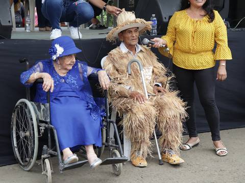 Don Pedro, de 106 años, y doña María, de 102 años, fueron los patriarcas en festival del maíz de Pedernales