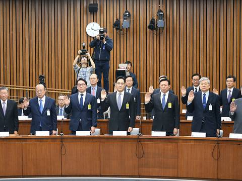Magnates de Corea del Sur responden a las acusaciones de corrupción