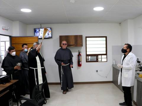 Misión Franciscana inauguró moderno laboratorio clínico en Canoa, provincia de Manabí