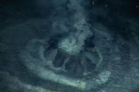 Científicos descubren en aguas noruegas un cráter gigante de un volcán de lodo que arroja metano