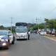 Trabajadores de Prefectura de Manabí cerraron la vía Portoviejo-Manta para exigir salarios