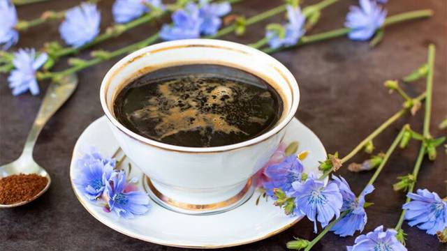 Cómo preparar el café de achicoria, la bebida repleta de vitamina C, potasio y betacarotenos para prevenir el infarto y derrame cerebral
