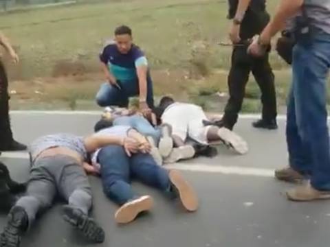 Seis detenidos por asalto a piladora en Lomas de Sargentillo; hay dos policías involucrados en el delito