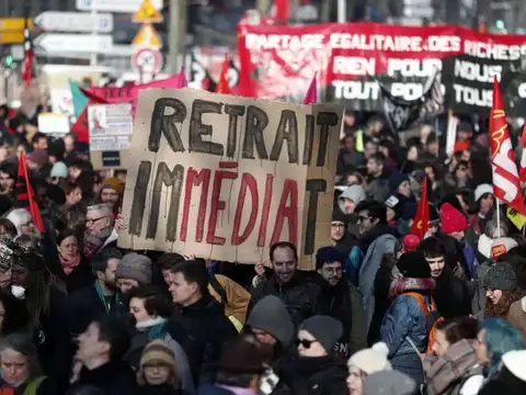 Sindicatos franceses continuarán las protestas contra la reforma de pensiones en marzo