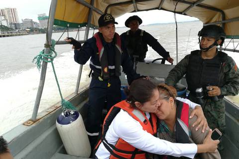 Doloroso rastreo lleva ya dos días en el río Guayas