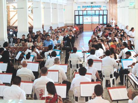 La  Orquesta Filarmónica llegó al Cristo del Consuelo con sus melodías
