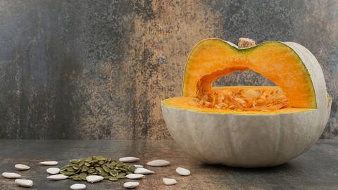 Cómo consumir las semillas de calabaza para acabar con los sofocos y el dolor de las articulaciones en la menopausia