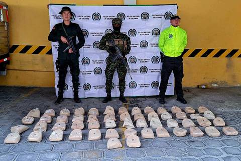 Incautan en Colombia 53,5 kilos de heroína, camufladas con logo de un club de fútbol ecuatoriano
