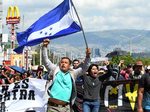 Suspenden protestas en Honduras por diálogo con el gobierno de Hernández
