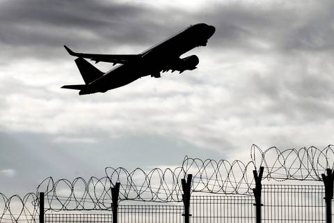 Cae en España una red de inmigración irregular que utilizaba vuelos hacia Sudamérica