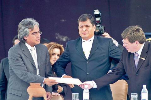 Expresidente Rafael Correa y otras 44 personas son notificadas de investigación previa relacionada con el proyecto hidroeléctrico Toachi Pilatón