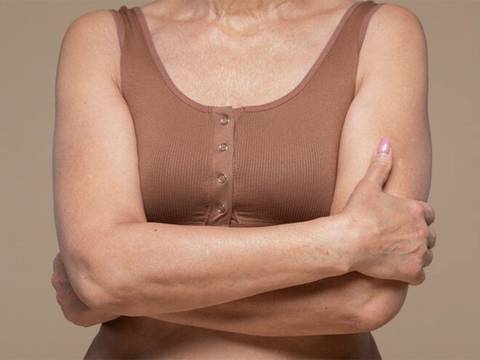 Cuál es el síntoma más común del cáncer de mama y dónde empieza a doler la enfermedad
