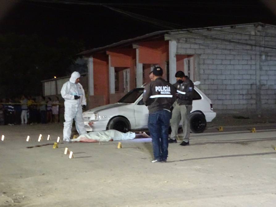 En su día libre, un policía fue asesinado en Santa Elena; en la escena del  crimen se hallaron 25 indicios balísticos | Seguridad | Noticias | El  Universo