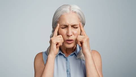 Los 2 síntomas que avisan de un derrame cerebral silencioso pero muchos confunden con el  envejecimiento
