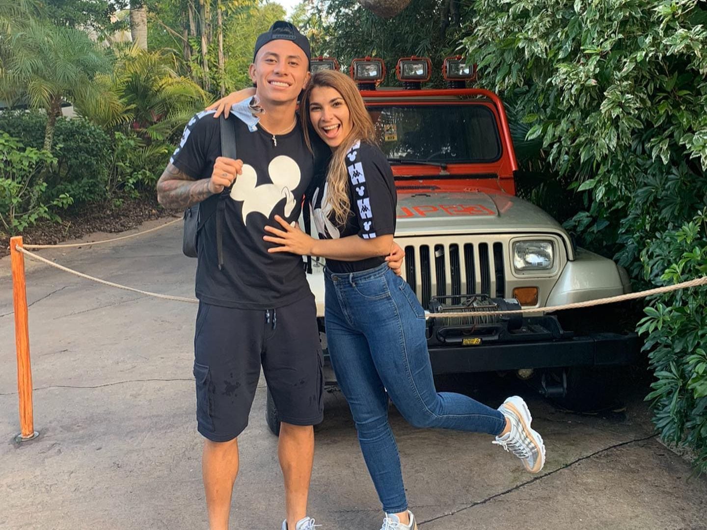 El futbolista Joao Rojas le pide la mano a la periodista Samba Alvarado en Disney