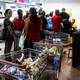 Medidas aún no logran reducir filas en busca de productos en Caracas