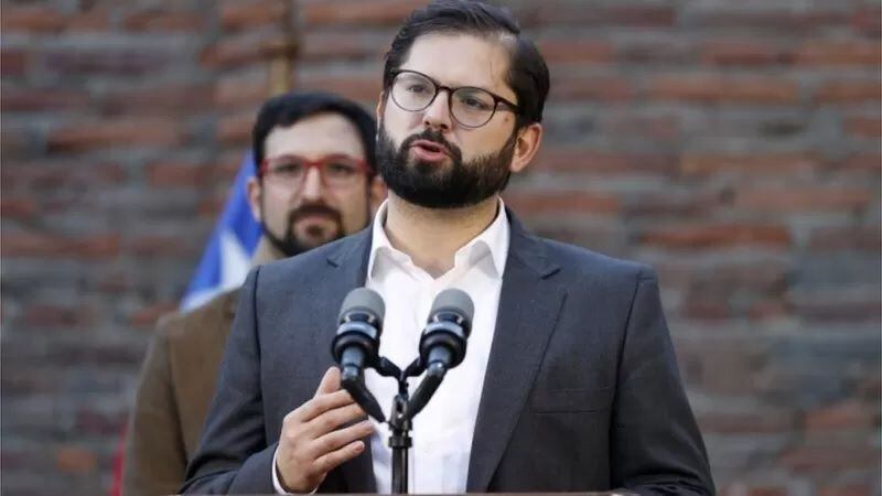 Por qué el presidente Boric dio un giro a su política al militarizar la zona de reclamo mapuche en Chile