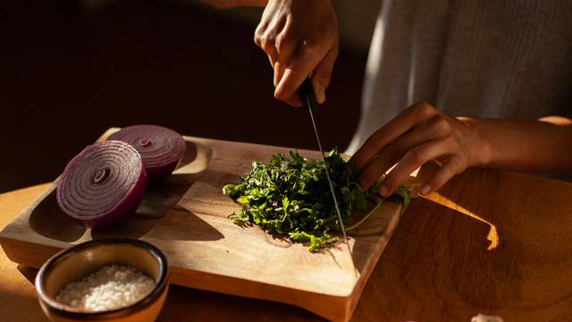 Así puedes consumir el cilantro para tener huesos sanos y reducir los niveles de azúcar en la sangre