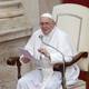 El papa Francisco será operado de un problema de colon y el Vaticano alista juicio contra cardenal por fraude inmobiliario 