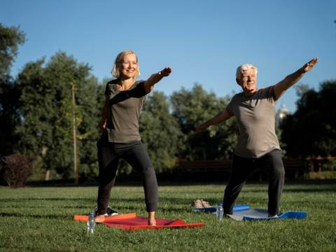 “Plancha de oso”: el ejercicio para mayores de 50 años que tonifica tu cuerpo y fortalece tus brazos