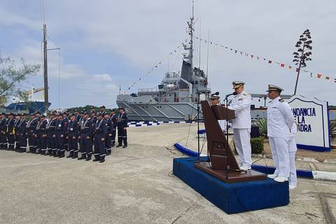 Buque Imbabura, donado por Armada de Chile, se suma a flota de la Marina ecuatoriana para apoyo logístico, operacional y control