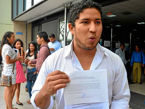 Estudiantes de la Universidad de Guayaquil van a Corte por devolución de valores