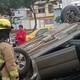 Vehículo termina volcado en avenida Barcelona tras accidente este sábado 13