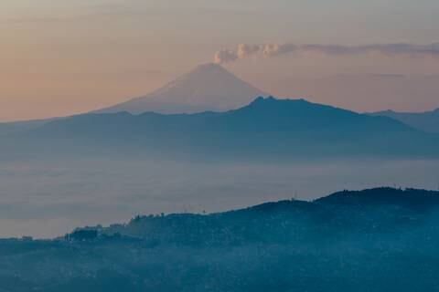 Se dejan de emitir informes semanales sobre el volcán Chiles-Cerro Negro; mientras que, en las últimas horas, el Cotopaxi emitió gases y vapor