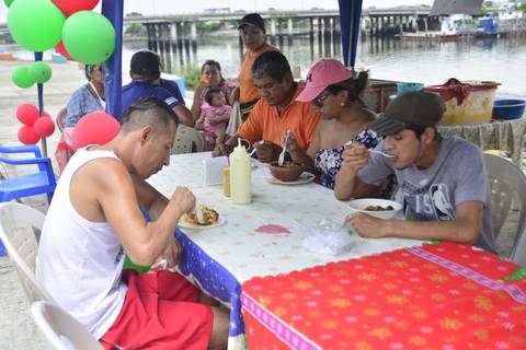 ‘Tigrillos, tartaletas y cazuelas fueron caída y limpia’: Feria del Verde en la isla Trinitaria impulsa venta de comida típica  