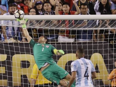 La Roja, sin su capitán Claudio Bravo ante Paraguay y Bolivia