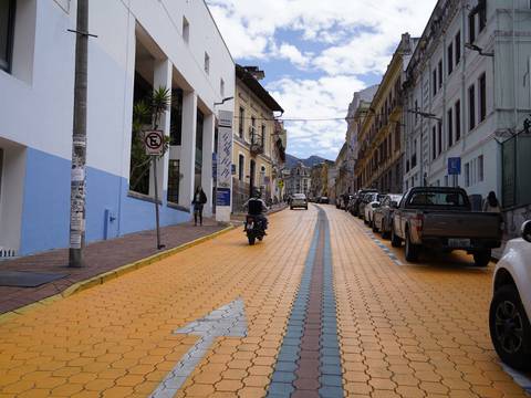 Francisco de Caldas: la calle amarilla del centro histórico de Quito que causa controversia