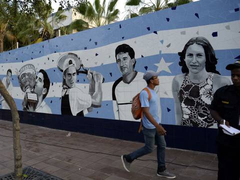 A 13 deportistas se da homenaje en mural en el Guayaquil Tenis Club