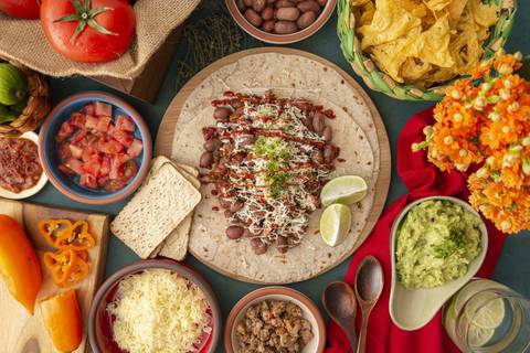 El fotógrafo Isaac Zambrano y sus gráficas de estilismo culinario debutan en la Feria del Libro Internacional Guayaquil