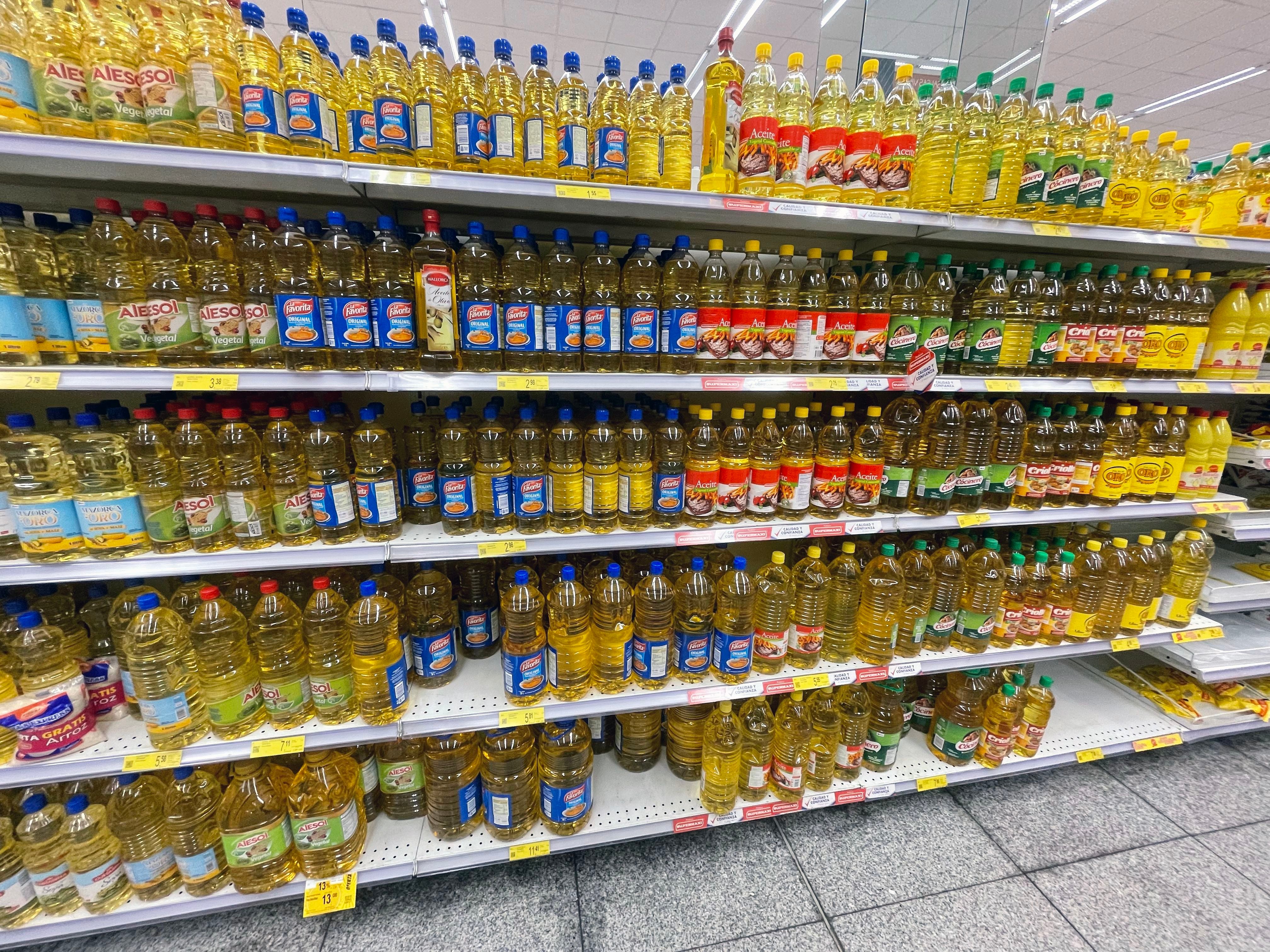 Alimentos como el aceite vegetal, la leche y el pan incidieron más en la inflación de mayo, que se situó en 0,56 %