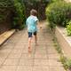 Si tu hijo camina de puntillas podría ser una señal de un trastorno cerebral: 8 síntomas de que se trataría de autismo