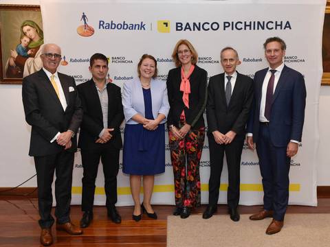 Banco Pichincha y Rabobank firman acuerdo para potenciar desarrollo rural y agrícola en Ecuador